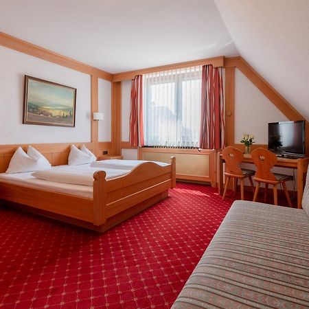 Gasthof & Hotel Goldene Krone Ипхофен Экстерьер фото